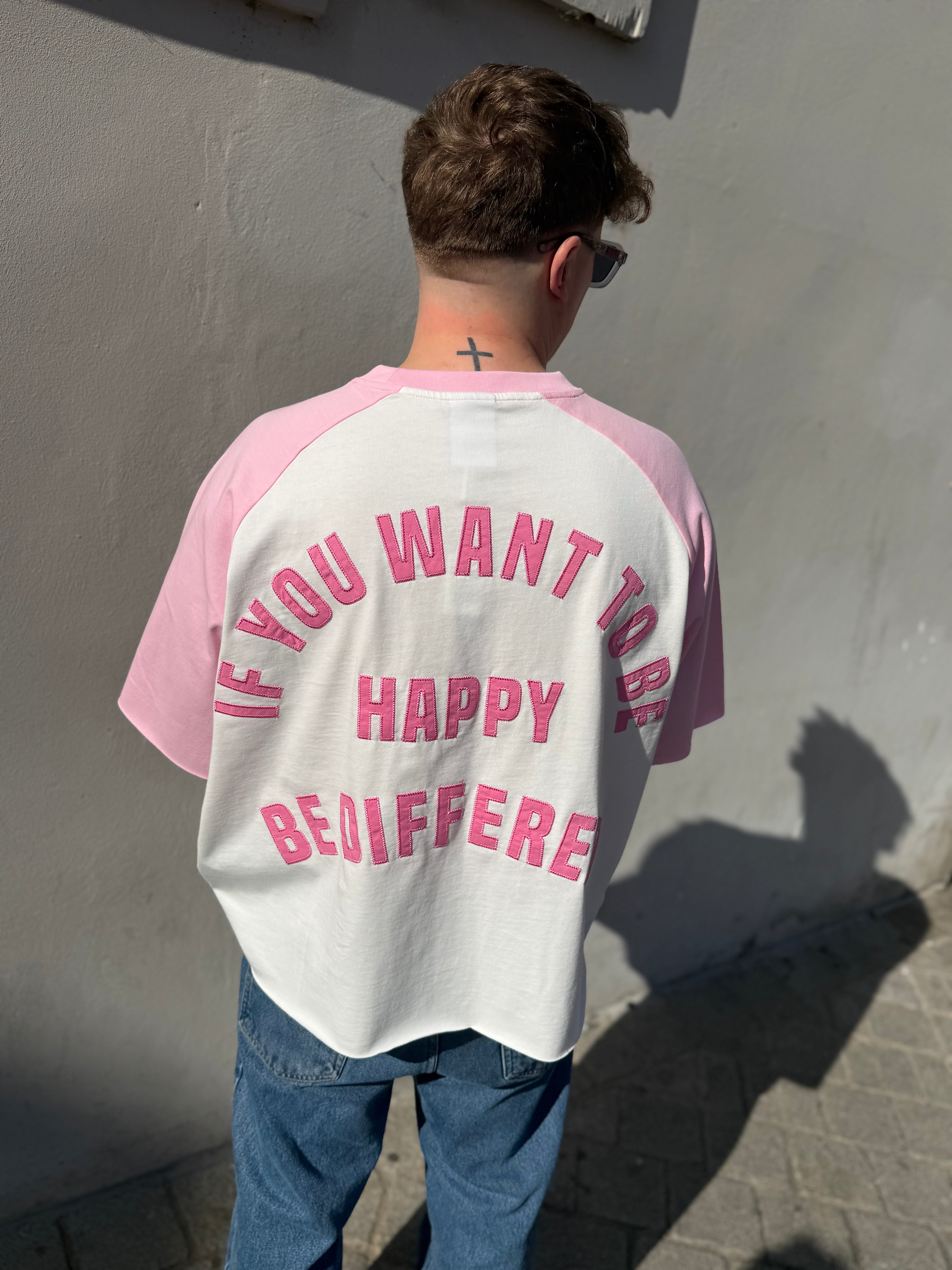 BE DIFFERENT - T-SHIRT