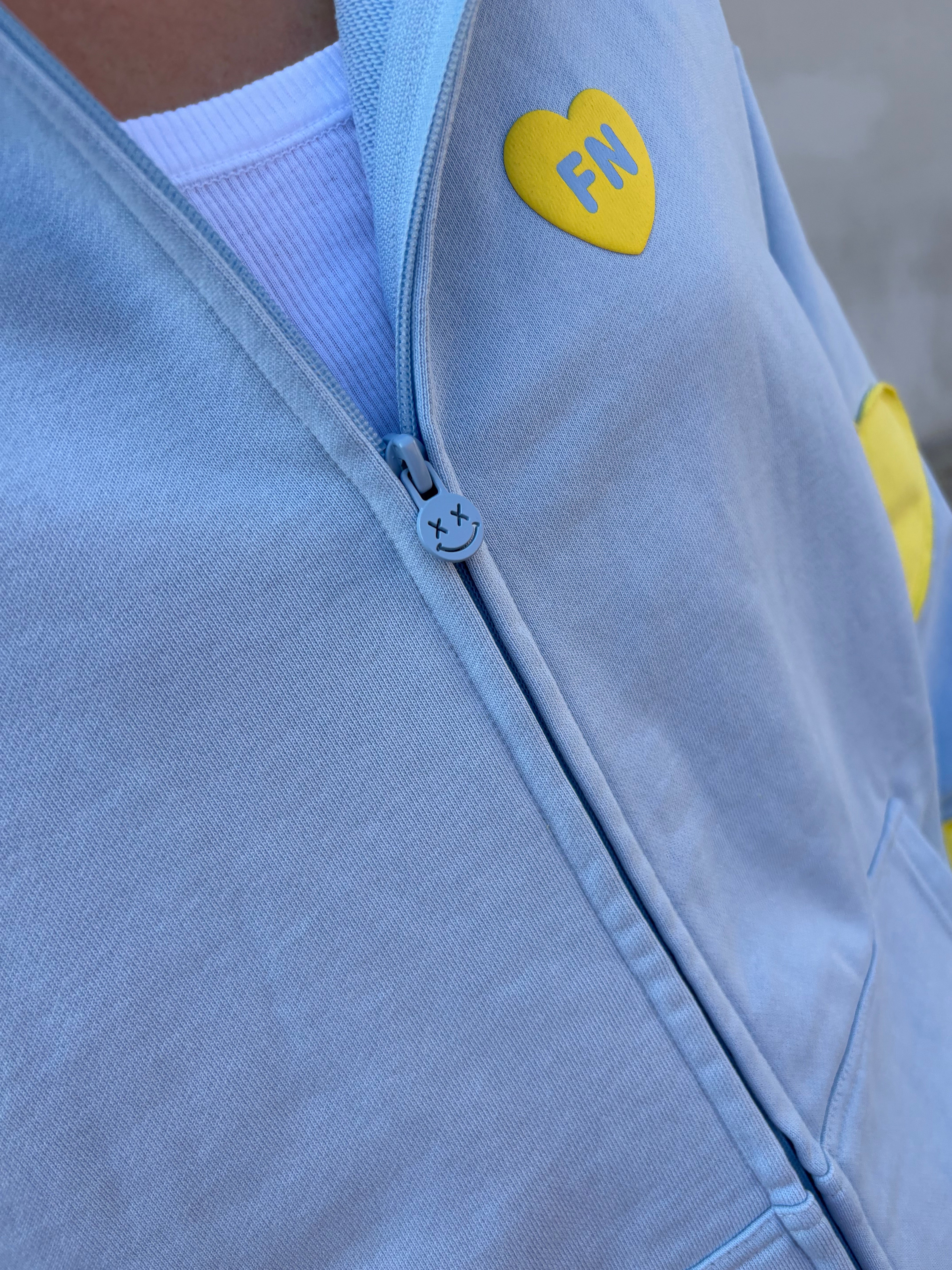BE DIFFERENT - ZIP JACKE