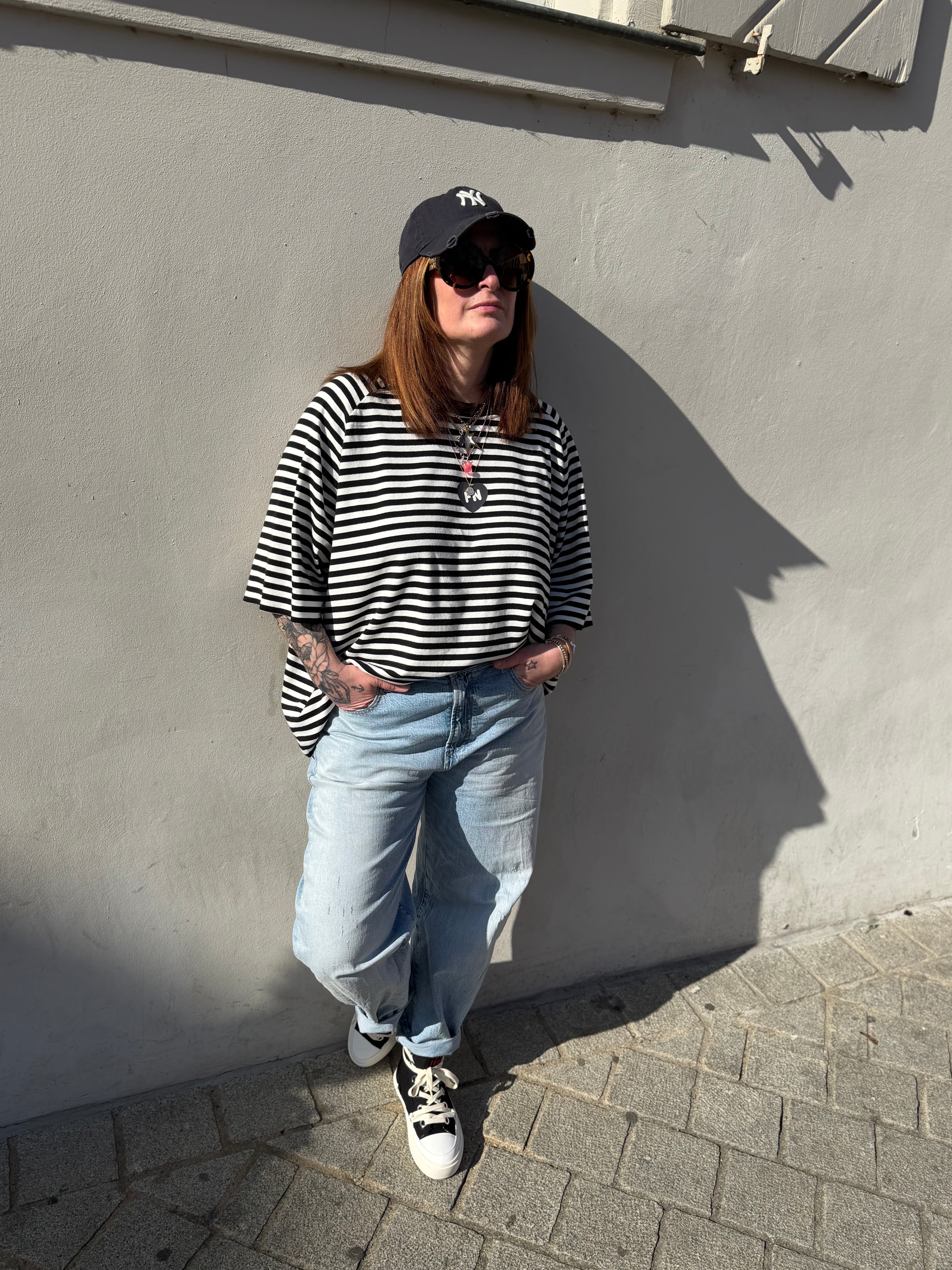 BE DIFFERENT STRIPE - T-SHIRT