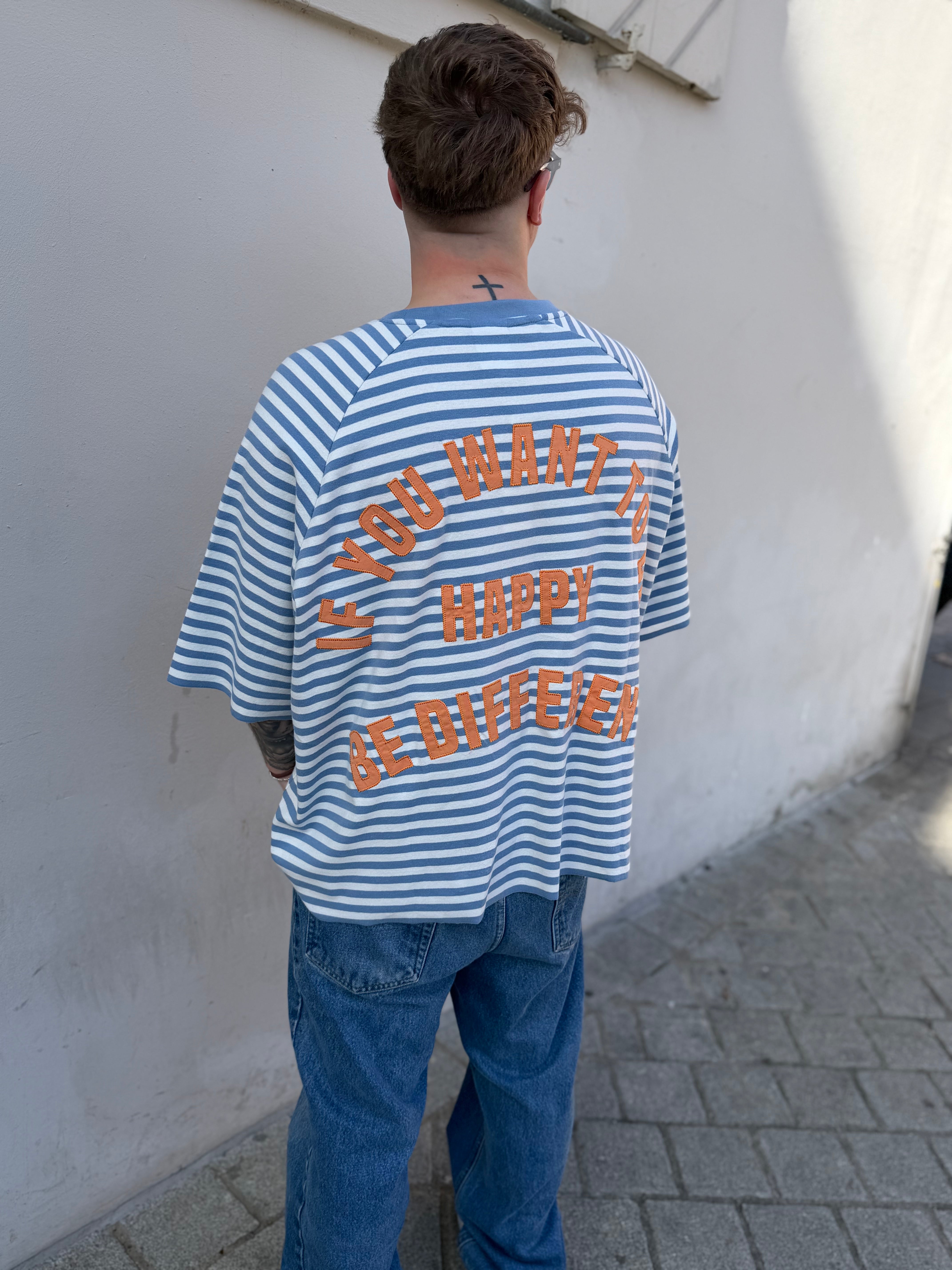 BE DIFFERENT STRIPE - T-SHIRT
